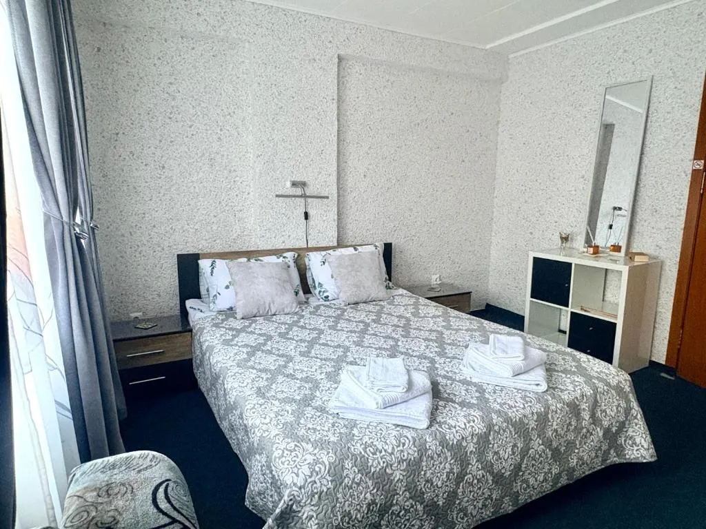 Спалня с климатик във Velonia Guest House